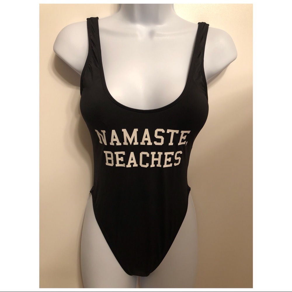 👙⬇️4️⃣5️⃣One Piece Statement Bathing suit NWT - Picture 2 of 7